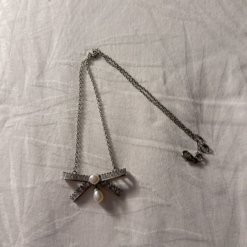 Ribbon band pearl necklace